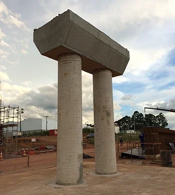 viaduto com pilares de concreto Dimibu